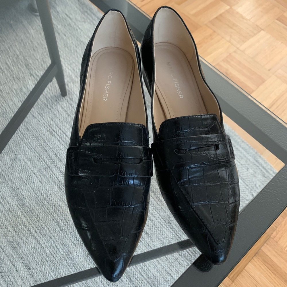MARC FISHER CROC LOAFERS (7.5)